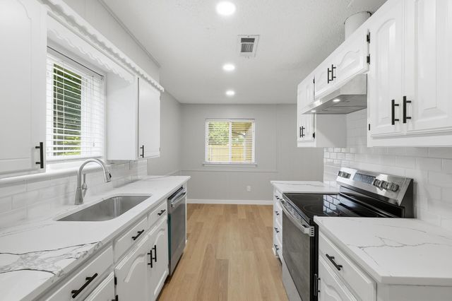1909 Schumac Lane, Bedford, TX 76022