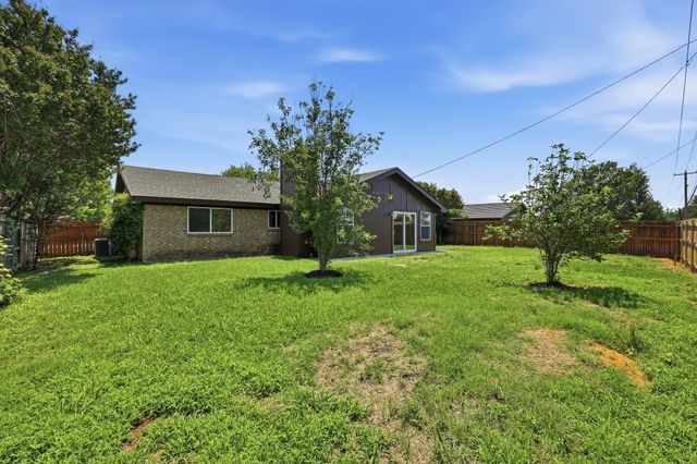 1909 Schumac Lane, Bedford, TX 76022
