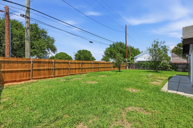 1909 Schumac Lane, Bedford, TX 76022