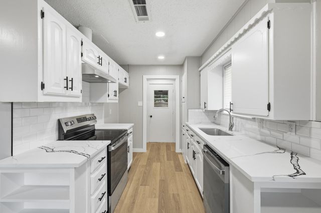 1909 Schumac Lane, Bedford, TX 76022