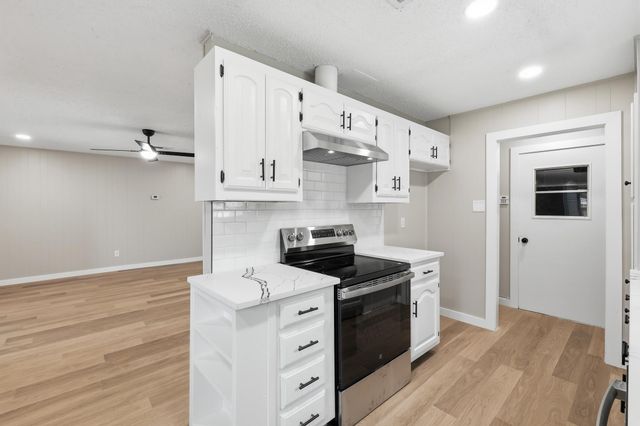 1909 Schumac Lane, Bedford, TX 76022