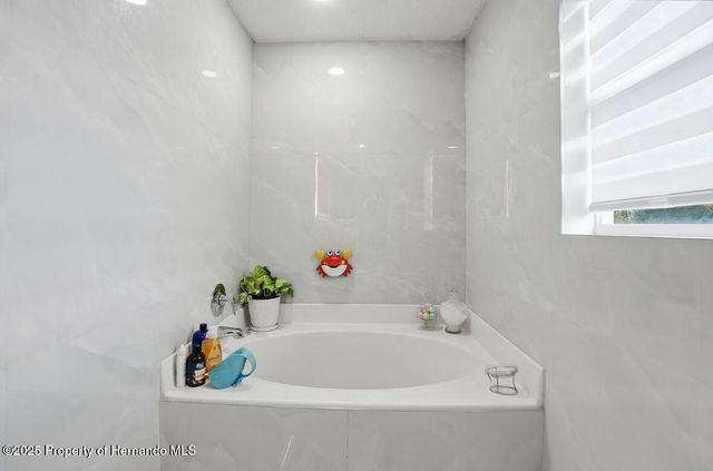 11077 JENNY WREN Road, Brooksville, FL 34614