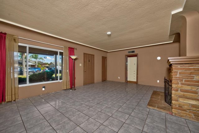 2218 N Arthur Avenue, Fresno, CA 93705
