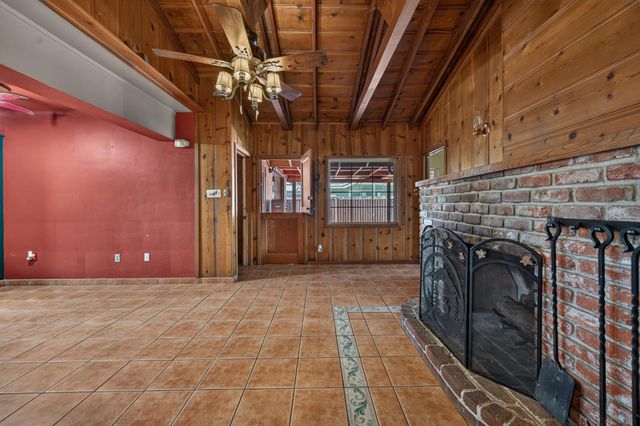 2218 N Arthur Avenue, Fresno, CA 93705