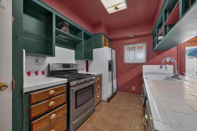 2218 N Arthur Avenue, Fresno, CA 93705