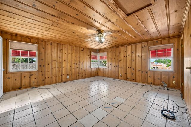 2218 N Arthur Avenue, Fresno, CA 93705