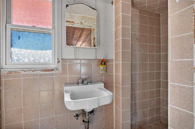 2218 N Arthur Avenue, Fresno, CA 93705