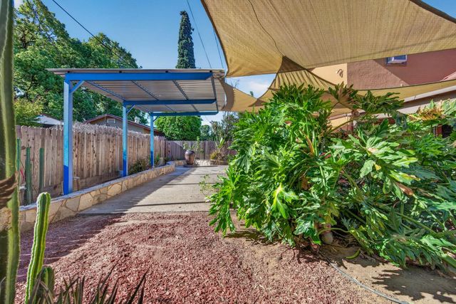 2218 N Arthur Avenue, Fresno, CA 93705