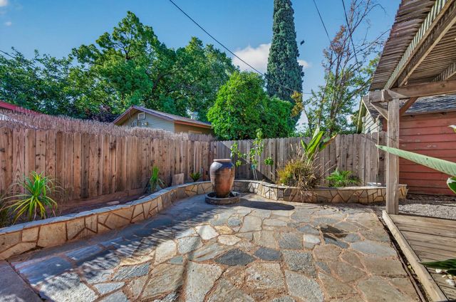 2218 N Arthur Avenue, Fresno, CA 93705