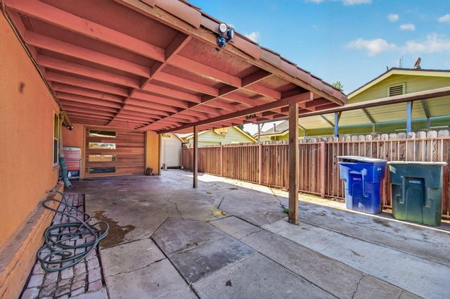 2218 N Arthur Avenue, Fresno, CA 93705
