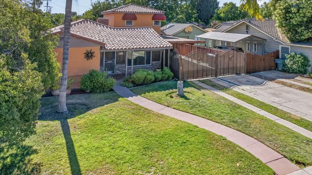 2218 N Arthur Avenue, Fresno, CA 93705