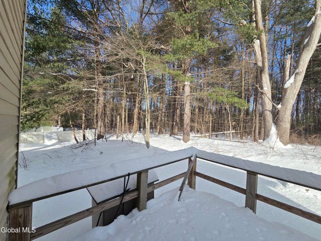 7 Woodridge Circle, Halfmoon, NY 12065