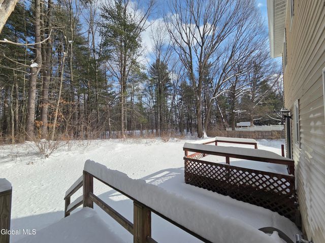 7 Woodridge Circle, Halfmoon, NY 12065