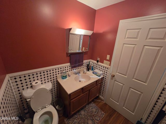 7 Woodridge Circle, Halfmoon, NY 12065