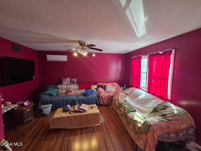 7 Woodridge Circle, Halfmoon, NY 12065