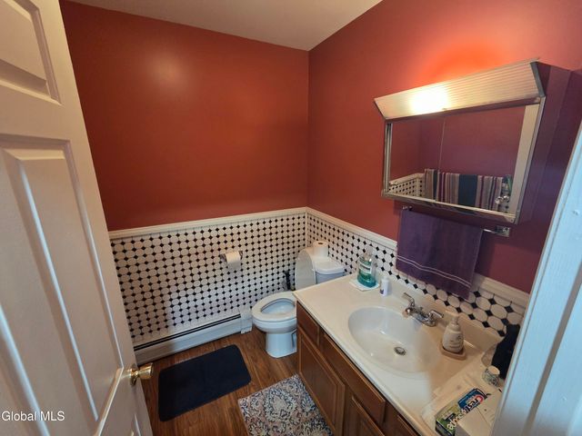 7 Woodridge Circle, Halfmoon, NY 12065