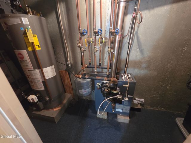 7 Woodridge Circle, Halfmoon, NY 12065