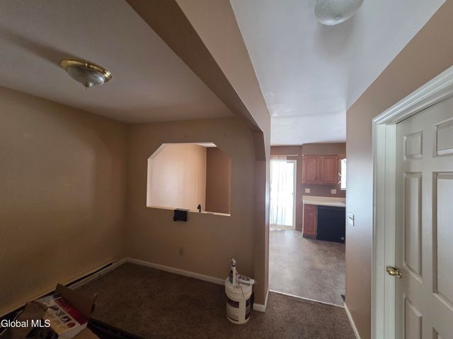 7 Woodridge Circle, Halfmoon, NY 12065