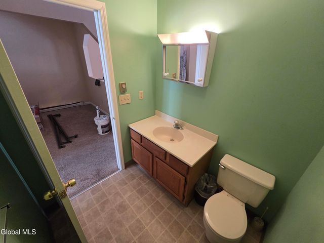 7 Woodridge Circle, Halfmoon, NY 12065