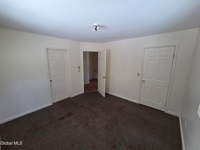 7 Woodridge Circle, Halfmoon, NY 12065