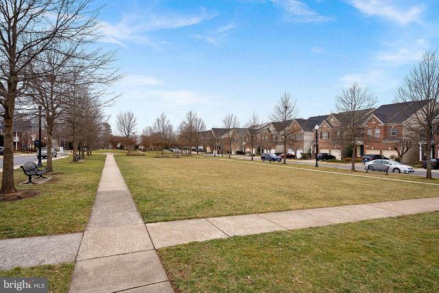 2467 CYPRESS GREEN LN, Herndon, VA 20171