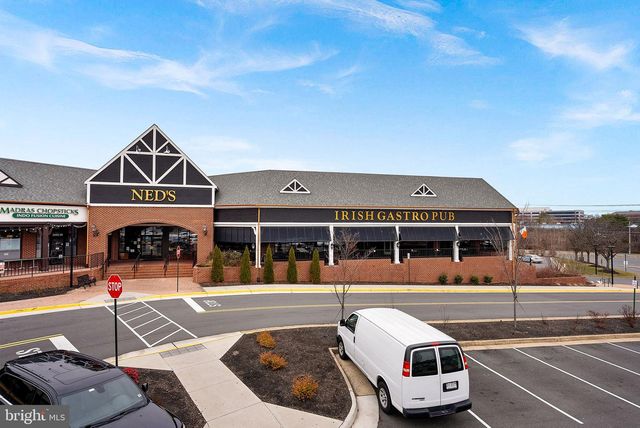 2467 CYPRESS GREEN LN, Herndon, VA 20171