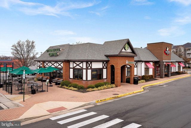 2467 CYPRESS GREEN LN, Herndon, VA 20171