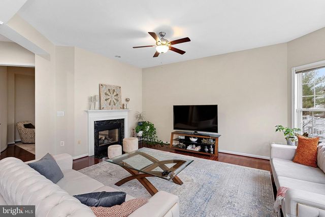 2467 CYPRESS GREEN LN, Herndon, VA 20171