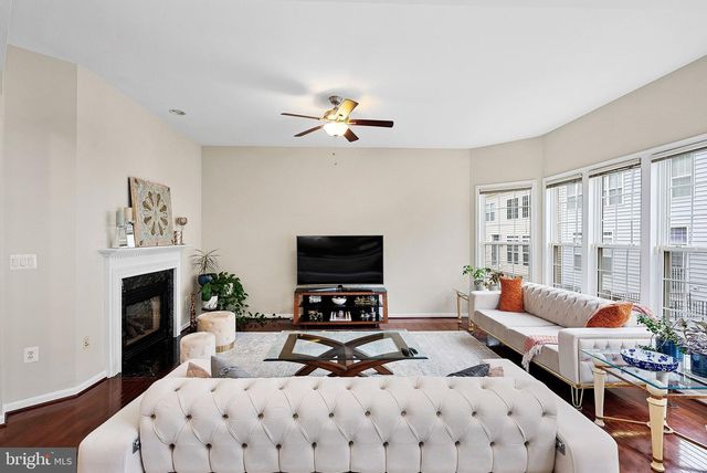 2467 CYPRESS GREEN LN, Herndon, VA 20171