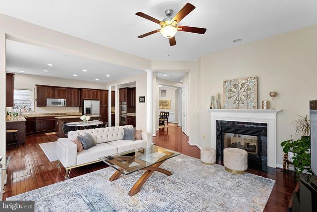 2467 CYPRESS GREEN LN, Herndon, VA 20171