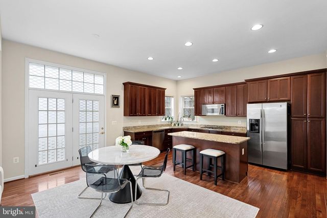 2467 CYPRESS GREEN LN, Herndon, VA 20171