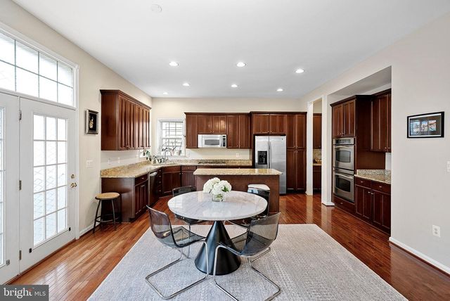 2467 CYPRESS GREEN LN, Herndon, VA 20171