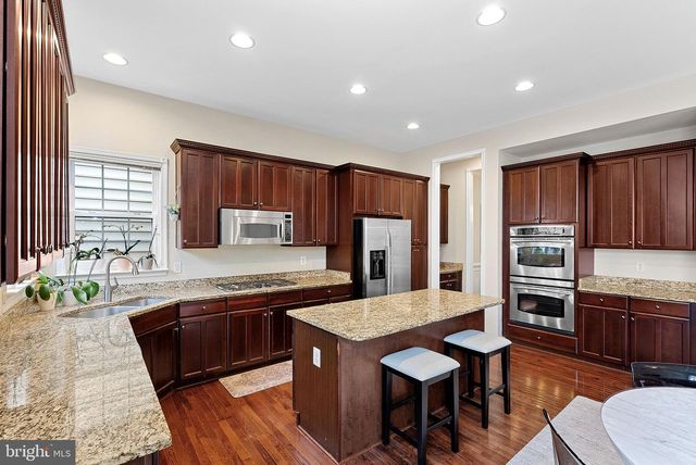 2467 CYPRESS GREEN LN, Herndon, VA 20171