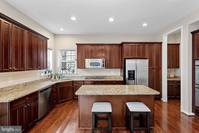 2467 CYPRESS GREEN LN, Herndon, VA 20171