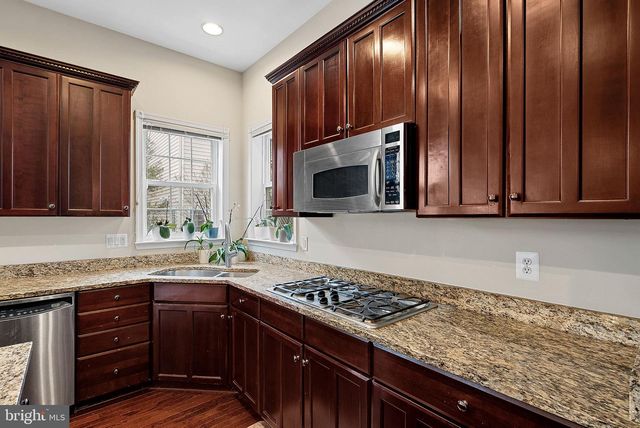 2467 CYPRESS GREEN LN, Herndon, VA 20171