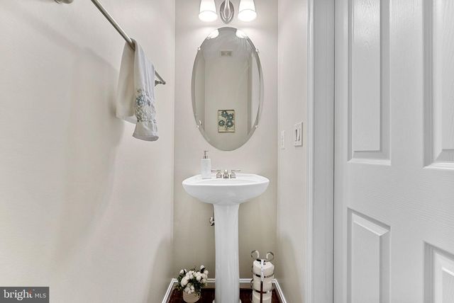 2467 CYPRESS GREEN LN, Herndon, VA 20171