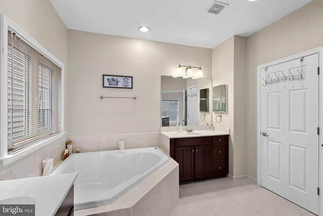 2467 CYPRESS GREEN LN, Herndon, VA 20171