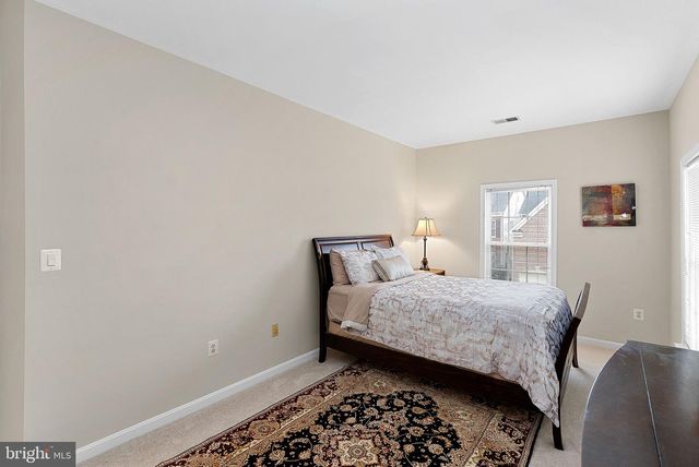 2467 CYPRESS GREEN LN, Herndon, VA 20171