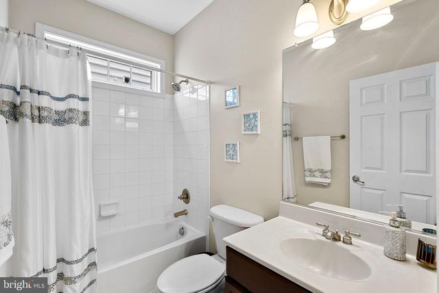 2467 CYPRESS GREEN LN, Herndon, VA 20171