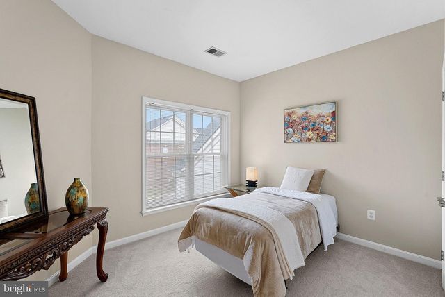 2467 CYPRESS GREEN LN, Herndon, VA 20171