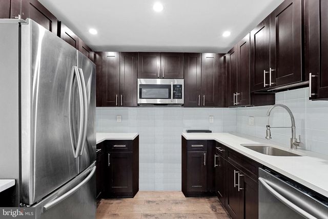 2467 CYPRESS GREEN LN, Herndon, VA 20171