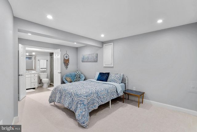 2467 CYPRESS GREEN LN, Herndon, VA 20171