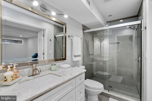 2467 CYPRESS GREEN LN, Herndon, VA 20171