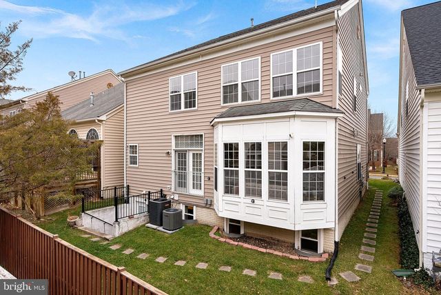 2467 CYPRESS GREEN LN, Herndon, VA 20171