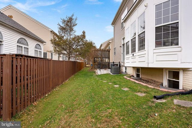 2467 CYPRESS GREEN LN, Herndon, VA 20171