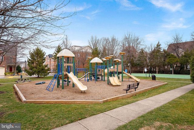 2467 CYPRESS GREEN LN, Herndon, VA 20171