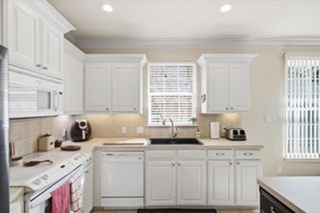 5804 Cross Creek Circle, Tyler, TX 75703