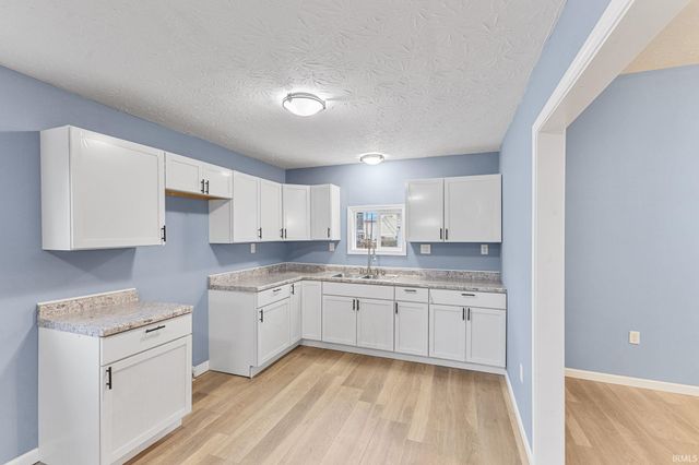 313 W 10Th Street, Muncie, IN 47302