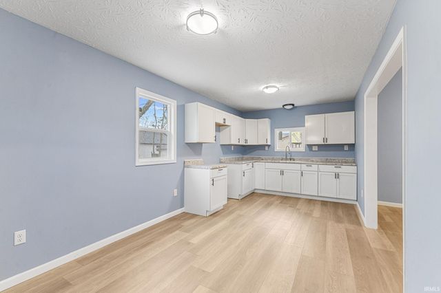 313 W 10Th Street, Muncie, IN 47302