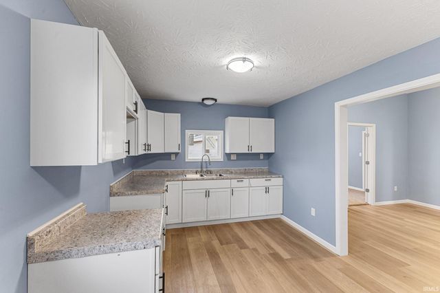 313 W 10Th Street, Muncie, IN 47302